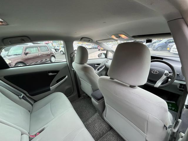 プリウス S スマートキー プッシュスタート CDステレオ オートライト フォグランプ ETC 格納ミラー オートエアコン 純正アルミ 衝突安全ボディー 盗難防止システム Wエアバック ABS 禁煙車(23枚目)