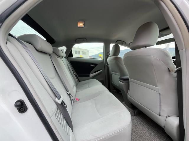 プリウス S スマートキー プッシュスタート CDステレオ オートライト フォグランプ ETC 格納ミラー オートエアコン 純正アルミ 衝突安全ボディー 盗難防止システム Wエアバック ABS 禁煙車(25枚目)