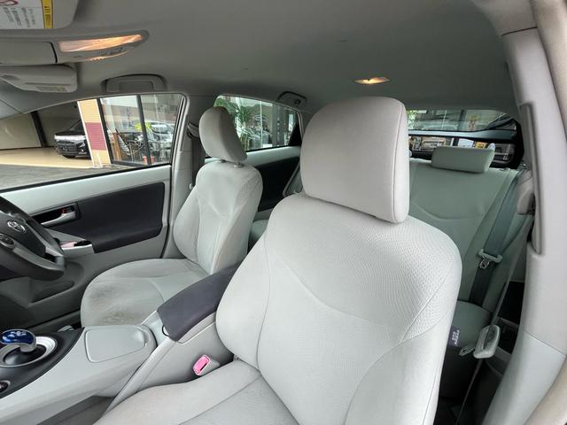 プリウス S スマートキー プッシュスタート CDステレオ オートライト フォグランプ ETC 格納ミラー オートエアコン 純正アルミ 衝突安全ボディー 盗難防止システム Wエアバック ABS 禁煙車(29枚目)