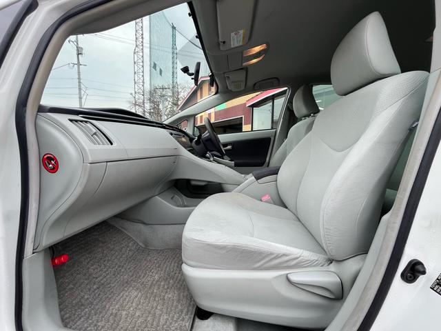 プリウス S スマートキー プッシュスタート CDステレオ オートライト フォグランプ ETC 格納ミラー オートエアコン 純正アルミ 衝突安全ボディー 盗難防止システム Wエアバック ABS 禁煙車(30枚目)