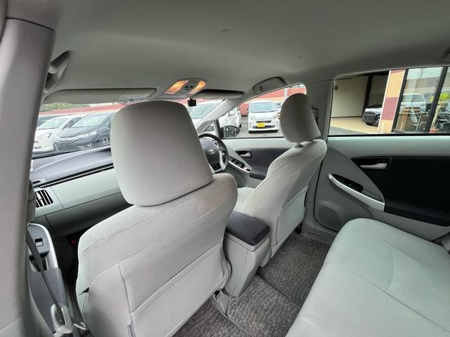 プリウス S スマートキー プッシュスタート CDステレオ オートライト フォグランプ ETC 格納ミラー オートエアコン 純正アルミ 衝突安全ボディー 盗難防止システム Wエアバック ABS 禁煙車(31枚目)