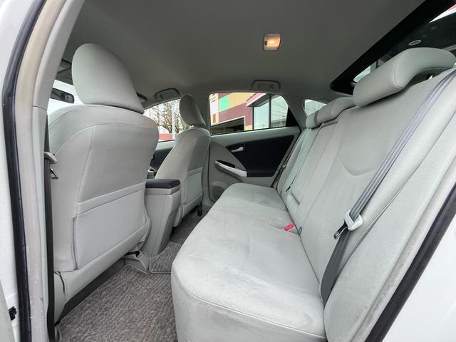 プリウス S スマートキー プッシュスタート CDステレオ オートライト フォグランプ ETC 格納ミラー オートエアコン 純正アルミ 衝突安全ボディー 盗難防止システム Wエアバック ABS 禁煙車(33枚目)