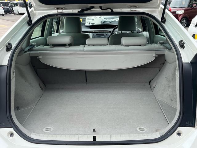 プリウス S スマートキー プッシュスタート CDステレオ オートライト フォグランプ ETC 格納ミラー オートエアコン 純正アルミ 衝突安全ボディー 盗難防止システム Wエアバック ABS 禁煙車(35枚目)