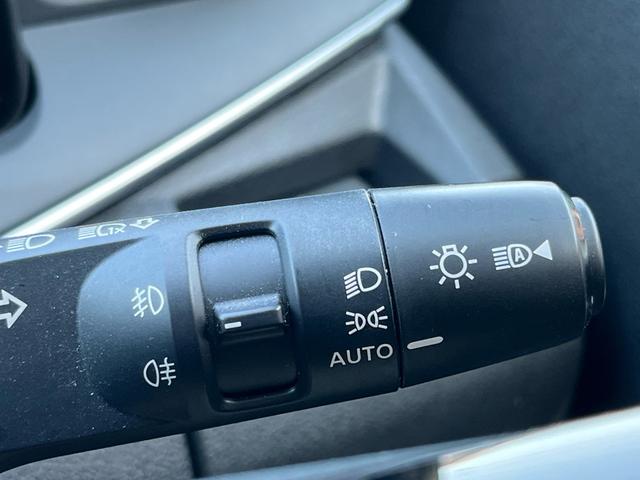 ノート オーテック 軽減ブレーキ 純正9インチナビ 地デジ Bluetooh アラウンドモニター インテリジェントルームミラー 置くだけ充電 LEDライト フォグランプ ETC2.0 シートヒーター 純正アルミ 禁煙車(22枚目)