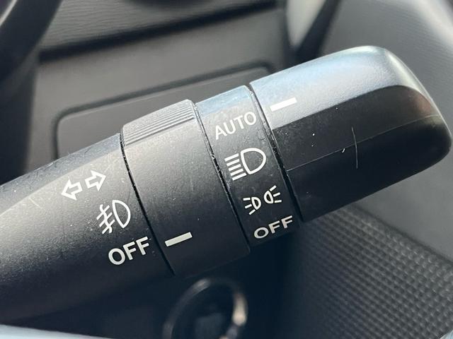 ムーヴ カスタム　ＲＳ　スマートキー　プッシュスタート　オートエアコン　ＬＥＤライト　フォグランプ　アイドリングストップ　格納ミラー　純正アルミ　オートライト　ベンチシート　衝突安全ボディー　盗難防止システム　ＡＢＳ　禁煙車（12枚目）