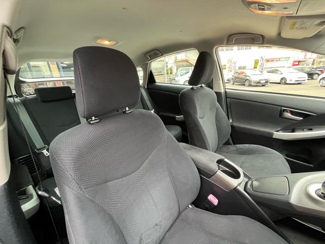 プリウス Ｓ　後期モデル　純正ナビ　地デジ　Ｂｌｕｅｔｏｏｈ　バックモニター　スマートキー　プッシュスタート　ＥＴＣ　ディスチャージライト　フォグランプ　格納ミラー　純正アルミ　オートライト　Ｗエアバック　禁煙車（22枚目）