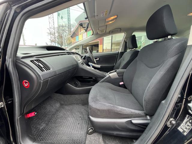 プリウス Ｓ　後期モデル　純正ナビ　地デジ　Ｂｌｕｅｔｏｏｈ　バックモニター　スマートキー　プッシュスタート　ＥＴＣ　ディスチャージライト　フォグランプ　格納ミラー　純正アルミ　オートライト　Ｗエアバック　禁煙車（33枚目）