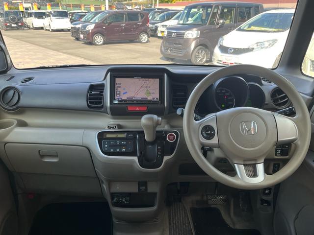 N-BOX G・Lパッケージ 社外ナビ 地デジ Bluetooh スマートキー プッシュスタート パワースライドドア アイドリングストップ 横滑り防止 格納ミラー 純正アルミ オートエアコン 衝突安全ボディー Wエアバック 禁煙車(8枚目)