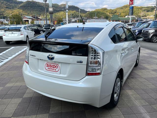 プリウス S LEDエディション ナビ 地デジ Bluetooh バックモニター スマートキー プッシュスタート LEDライト フォグランプ ETC 格納ミラー オートライト 純正アルミ 衝突安全ボディー Wエアバック ABS 禁煙車(6枚目)