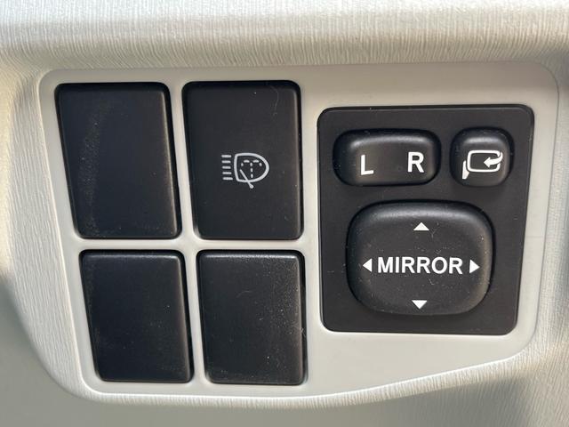 プリウス S LEDエディション ナビ 地デジ Bluetooh バックモニター スマートキー プッシュスタート LEDライト フォグランプ ETC 格納ミラー オートライト 純正アルミ 衝突安全ボディー Wエアバック ABS 禁煙車(19枚目)