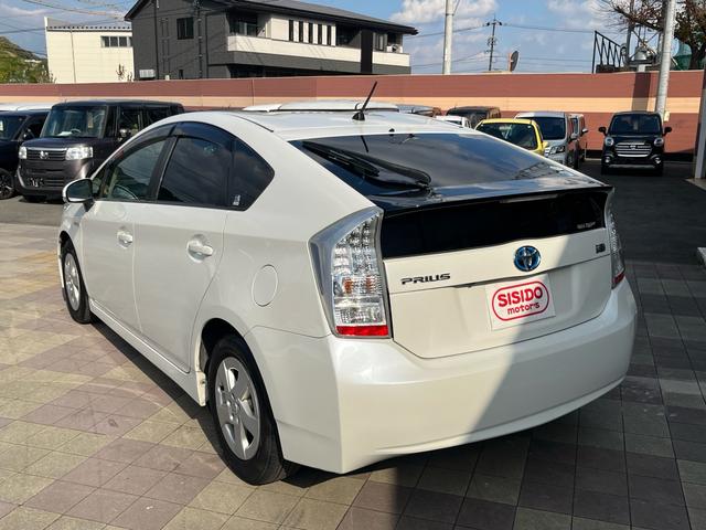 プリウス S LEDエディション ナビ 地デジ Bluetooh バックモニター スマートキー プッシュスタート LEDライト フォグランプ ETC 格納ミラー オートライト 純正アルミ 衝突安全ボディー Wエアバック ABS 禁煙車(30枚目)