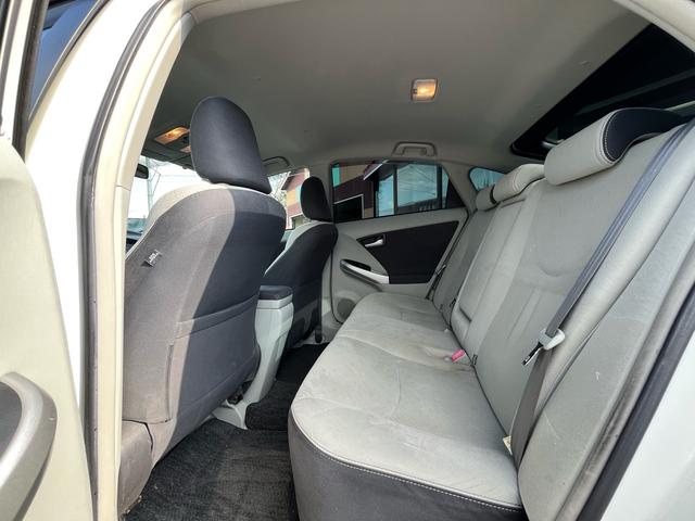 プリウス S LEDエディション ナビ 地デジ Bluetooh バックモニター スマートキー プッシュスタート LEDライト フォグランプ ETC 格納ミラー オートライト 純正アルミ 衝突安全ボディー Wエアバック ABS 禁煙車(36枚目)