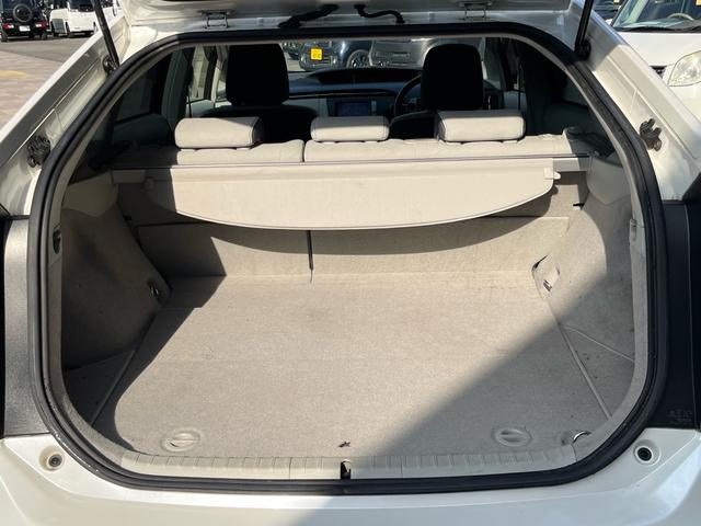 プリウス S LEDエディション ナビ 地デジ Bluetooh バックモニター スマートキー プッシュスタート LEDライト フォグランプ ETC 格納ミラー オートライト 純正アルミ 衝突安全ボディー Wエアバック ABS 禁煙車(39枚目)