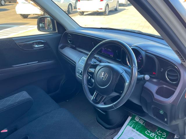 Ｎ－ＯＮＥ プレミアム・Ｌパッケージ　ディスプレイオーディオ　Ｂｌｕｅｔｏｏｈ　バックモニター　スマートキー　プッシュスタート　ディスチャージライト　フォグランプ　アイドリングストップ　横滑り防止　純正アルミ　Ｗエアバック　ＡＢＳ　禁煙車（7枚目）