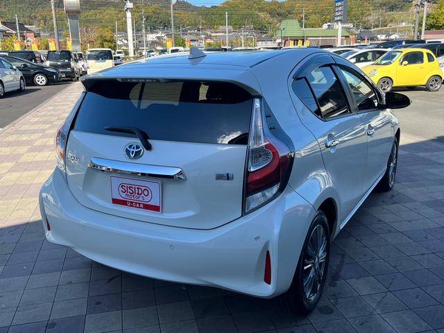 アクア Ｓスタイルブラック　後期モデル　軽減ブレーキ　ナビ　地デジ　Ｂｌｕｅｔｏｏｈ　ドライブレコーダー　スマートキー　プッシュスタート　ＥＴＣ　ＬＥＤライト　レーンキープアシスト　オートマチックハイビーム　社外アルミ　禁煙車（6枚目）