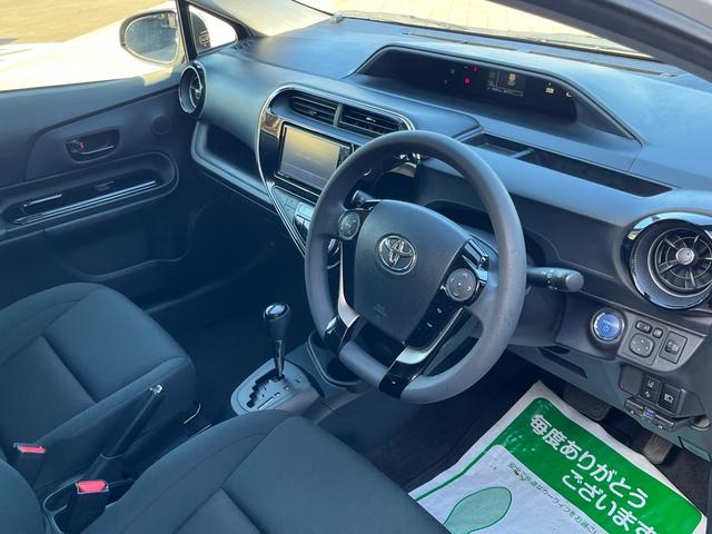 アクア Ｓスタイルブラック　後期モデル　軽減ブレーキ　ナビ　地デジ　Ｂｌｕｅｔｏｏｈ　ドライブレコーダー　スマートキー　プッシュスタート　ＥＴＣ　ＬＥＤライト　レーンキープアシスト　オートマチックハイビーム　社外アルミ　禁煙車（7枚目）