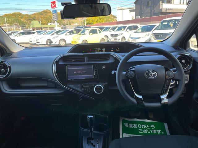 アクア Ｓスタイルブラック　後期モデル　軽減ブレーキ　ナビ　地デジ　Ｂｌｕｅｔｏｏｈ　ドライブレコーダー　スマートキー　プッシュスタート　ＥＴＣ　ＬＥＤライト　レーンキープアシスト　オートマチックハイビーム　社外アルミ　禁煙車（8枚目）