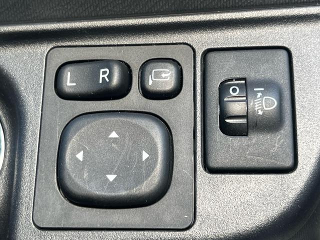 アクア Ｓスタイルブラック　後期モデル　軽減ブレーキ　ナビ　地デジ　Ｂｌｕｅｔｏｏｈ　ドライブレコーダー　スマートキー　プッシュスタート　ＥＴＣ　ＬＥＤライト　レーンキープアシスト　オートマチックハイビーム　社外アルミ　禁煙車（20枚目）