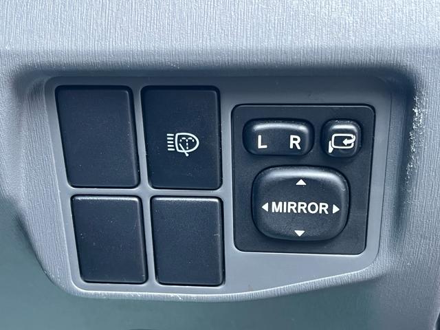 プリウス Ｓツーリングセレクション　ナビ　地デジ　Ｂｌｕｅｔｏｏｈ　バックモニター　スマートキー　ＬＥＤライト　フォグランプ　格納ミラー　ＥＴＣ　純正アルミ　オートライト　衝突安全ボディー　盗難防止システム　Ｗエアバック　ＡＢＳ　禁煙車（19枚目）