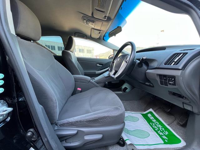 プリウス Ｓツーリングセレクション　ナビ　地デジ　Ｂｌｕｅｔｏｏｈ　バックモニター　スマートキー　ＬＥＤライト　フォグランプ　格納ミラー　ＥＴＣ　純正アルミ　オートライト　衝突安全ボディー　盗難防止システム　Ｗエアバック　ＡＢＳ　禁煙車（23枚目）