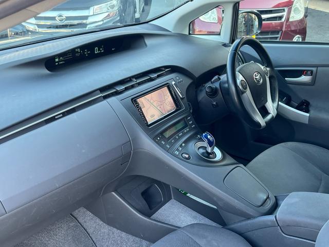 プリウス Ｓツーリングセレクション　ナビ　地デジ　Ｂｌｕｅｔｏｏｈ　バックモニター　スマートキー　ＬＥＤライト　フォグランプ　格納ミラー　ＥＴＣ　純正アルミ　オートライト　衝突安全ボディー　盗難防止システム　Ｗエアバック　ＡＢＳ　禁煙車（31枚目）