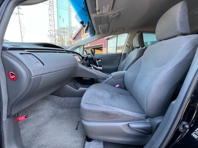 プリウス Ｓツーリングセレクション　ナビ　地デジ　Ｂｌｕｅｔｏｏｈ　バックモニター　スマートキー　ＬＥＤライト　フォグランプ　格納ミラー　ＥＴＣ　純正アルミ　オートライト　衝突安全ボディー　盗難防止システム　Ｗエアバック　ＡＢＳ　禁煙車（33枚目）