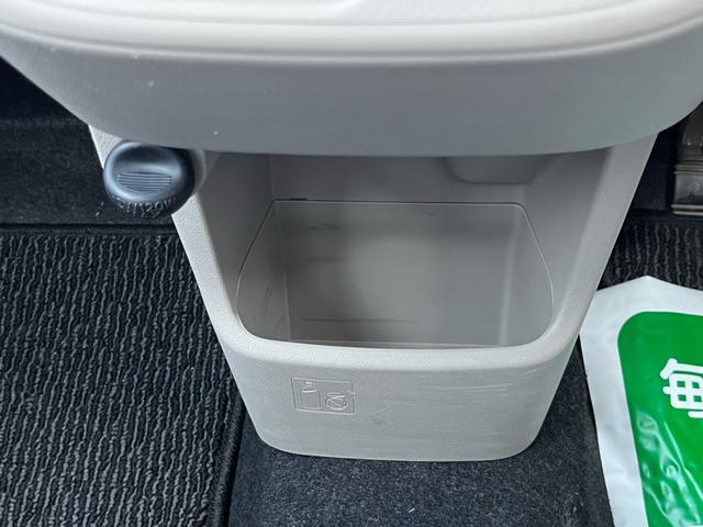 ステラ Ｌ　スマートアシスト　軽減ブレーキ　純正ＣＤステレオ　キーレスエントリー　レーンキープアシスト　オートマチックハイビーム　アイドリングストップ　横滑り防止　ＥＴＣ　格納ミラー　ベンチシート　衝突安全ボディー　ＡＢＳ　禁煙車（11枚目）