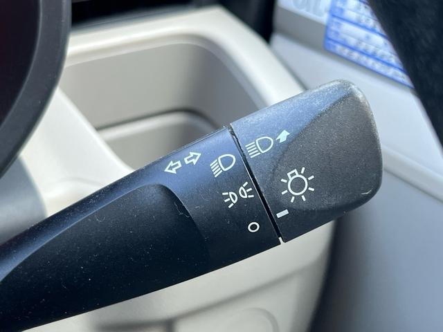 ステラ Ｌ　スマートアシスト　軽減ブレーキ　純正ＣＤステレオ　キーレスエントリー　レーンキープアシスト　オートマチックハイビーム　アイドリングストップ　横滑り防止　ＥＴＣ　格納ミラー　ベンチシート　衝突安全ボディー　ＡＢＳ　禁煙車（13枚目）