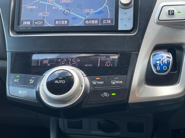 プリウスアルファ Ｓ　ナビ　地デジ　Ｂｌｕｅｔｏｏｈ　バックモニター　スマートキー　プッシュスタート　ＥＴＣ　フォグランプ　格納ミラー　純正アルミ　オートエアコン　衝突安全ボディー　盗難防止システム　Ｗエアバック　禁煙車（13枚目）