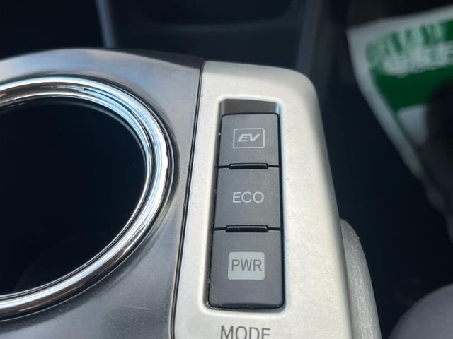 プリウスアルファ Ｓ　ナビ　地デジ　Ｂｌｕｅｔｏｏｈ　バックモニター　スマートキー　プッシュスタート　ＥＴＣ　フォグランプ　格納ミラー　純正アルミ　オートエアコン　衝突安全ボディー　盗難防止システム　Ｗエアバック　禁煙車（17枚目）