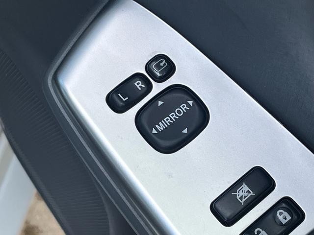 プリウスアルファ Ｓ　ナビ　地デジ　Ｂｌｕｅｔｏｏｈ　バックモニター　スマートキー　プッシュスタート　ＥＴＣ　フォグランプ　格納ミラー　純正アルミ　オートエアコン　衝突安全ボディー　盗難防止システム　Ｗエアバック　禁煙車（23枚目）