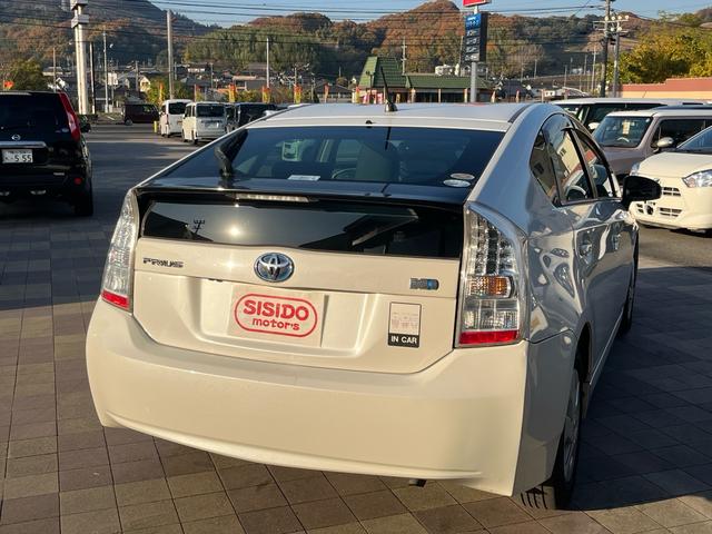 プリウス S 純正ナビ 地デジ バックモニター スマートキー プッシュスタート ETC 純正アルミ 格納ミラー オートライト フォグランプ オートエアコン 衝突安全ボディー 盗難防止システム Wエアバック 禁煙車(6枚目)