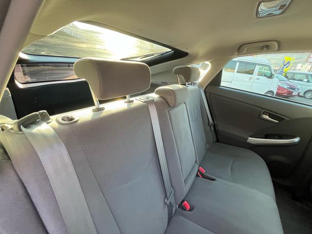 プリウス S 純正ナビ 地デジ バックモニター スマートキー プッシュスタート ETC 純正アルミ 格納ミラー オートライト フォグランプ オートエアコン 衝突安全ボディー 盗難防止システム Wエアバック 禁煙車(27枚目)