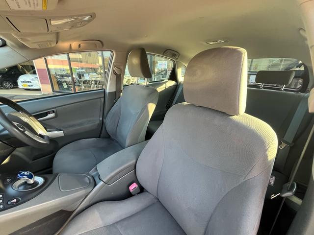 プリウス S 純正ナビ 地デジ バックモニター スマートキー プッシュスタート ETC 純正アルミ 格納ミラー オートライト フォグランプ オートエアコン 衝突安全ボディー 盗難防止システム Wエアバック 禁煙車(32枚目)