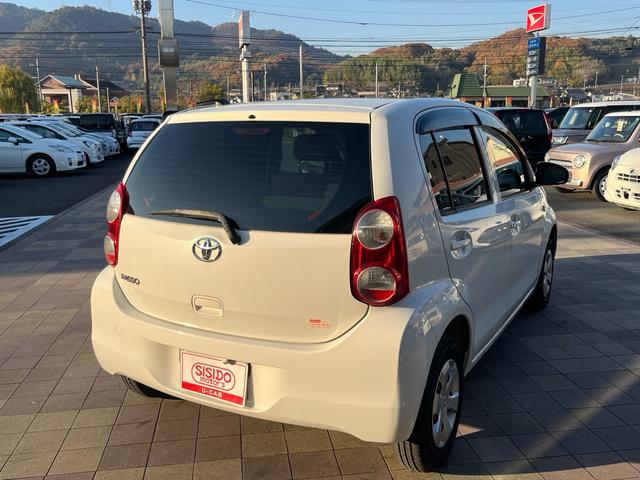 パッソ X ユルリ ナビ 地デジ バックモニター スマートキー 格納ミラー ベンチシート 衝突安全ボディー 盗難防止システム Wエアバック ABS ヘッドライトレべライザー 禁煙車(6枚目)