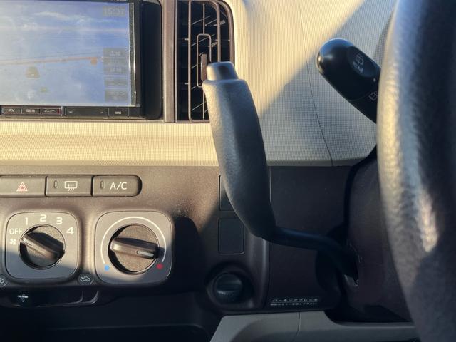 パッソ X ユルリ ナビ 地デジ バックモニター スマートキー 格納ミラー ベンチシート 衝突安全ボディー 盗難防止システム Wエアバック ABS ヘッドライトレべライザー 禁煙車(14枚目)