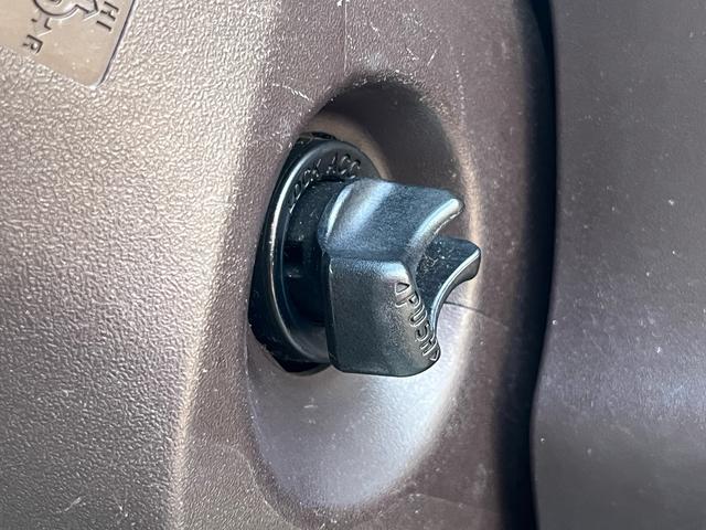 パッソ X ユルリ ナビ 地デジ バックモニター スマートキー 格納ミラー ベンチシート 衝突安全ボディー 盗難防止システム Wエアバック ABS ヘッドライトレべライザー 禁煙車(17枚目)