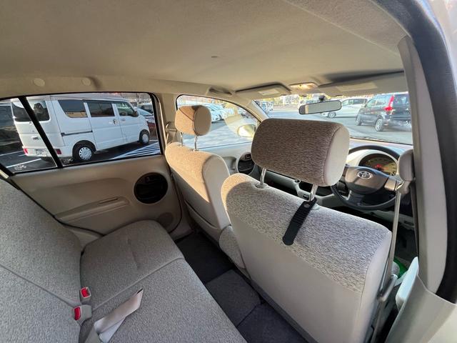 パッソ X ユルリ ナビ 地デジ バックモニター スマートキー 格納ミラー ベンチシート 衝突安全ボディー 盗難防止システム Wエアバック ABS ヘッドライトレべライザー 禁煙車(24枚目)