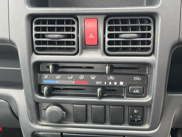 ＮＴ１００クリッパートラック ＤＸ　エアコン　パワステ　３方開　Ｗエアバック　ＡＢＳ　スペアタイヤ　ヘッドライトレべライザー　禁煙車（9枚目）