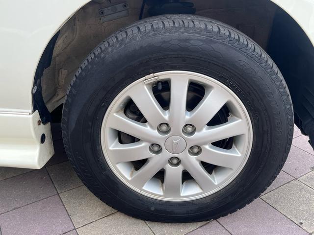 テリオスキッド カスタムL 純正CDステレオ ETC 格納ミラー フォグランプ 背面タイヤ 純正アルミ リアスポイラー 衝突安全ボディー Wエアバック ヘッドライトレべライザー(38枚目)