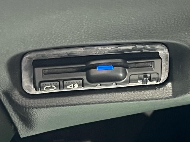 フィットハイブリッド Ｌパッケージ　ナビ　地デジ　Ｂｌｕｅｔｏｏｈ　バックモニター　スマートキー　ＥＴＣ　ハーフレザーシート　ＬＥＤライト　クルーズコントロール　格納ミラー　オートライト　横滑り防止　アイドリングストップ　ＡＢＳ　禁煙車（17枚目）