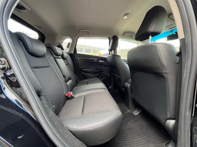 フィットハイブリッド Ｌパッケージ　ナビ　地デジ　Ｂｌｕｅｔｏｏｈ　バックモニター　スマートキー　ＥＴＣ　ハーフレザーシート　ＬＥＤライト　クルーズコントロール　格納ミラー　オートライト　横滑り防止　アイドリングストップ　ＡＢＳ　禁煙車（32枚目）