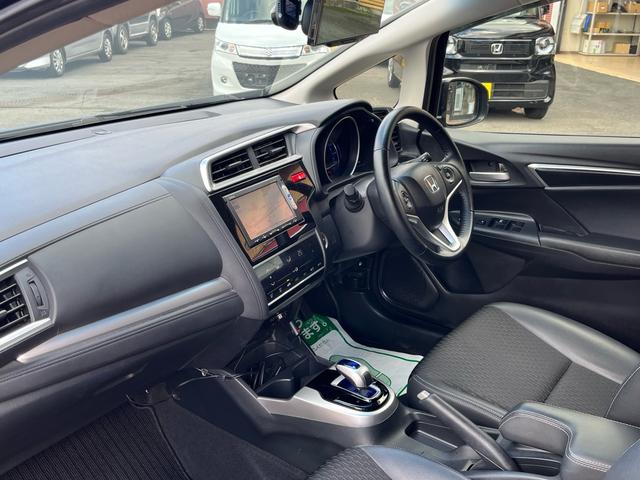 フィットハイブリッド Ｌパッケージ　ナビ　地デジ　Ｂｌｕｅｔｏｏｈ　バックモニター　スマートキー　ＥＴＣ　ハーフレザーシート　ＬＥＤライト　クルーズコントロール　格納ミラー　オートライト　横滑り防止　アイドリングストップ　ＡＢＳ　禁煙車（35枚目）