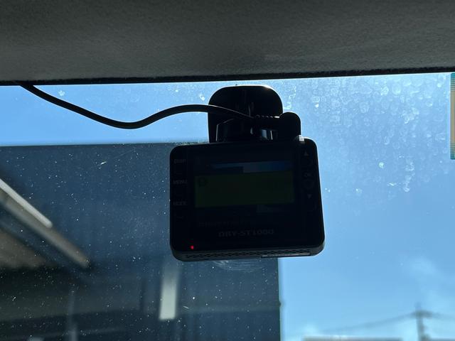 ＦＪクルーザー カラーパッケージ　１オーナー車輌　純正ナビ　フルセグ　Ｂｌｕｅｔｏｏｔｈ　ＤＶＤ　ＣＤ　バックカメラ　ＥＴＣ　ドライブレコーダー　レーダー　バックカメラ　クルーズコントロール　純正オプションルーフラック（15枚目）