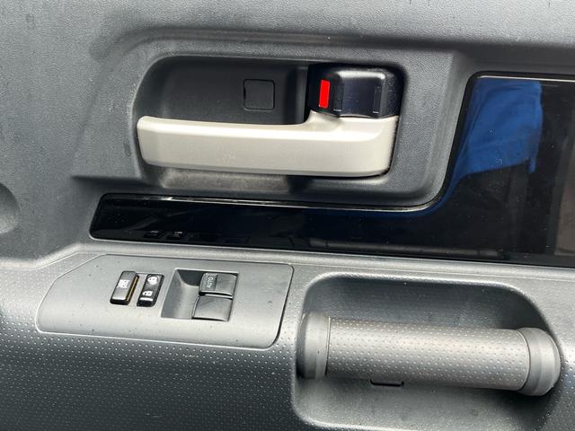 ＦＪクルーザー カラーパッケージ　１オーナー車輌　純正ナビ　フルセグ　Ｂｌｕｅｔｏｏｔｈ　ＤＶＤ　ＣＤ　バックカメラ　ＥＴＣ　ドライブレコーダー　レーダー　バックカメラ　クルーズコントロール　純正オプションルーフラック（29枚目）