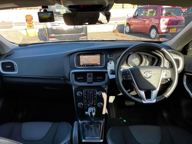 V40 T3 モメンタム 衝突被害軽減システム レーンアシスト パワーシート 前後ドライブレコーダー ETC HDDナビ バックカメラ Bluetooth CD LEDヘッドライト スマートキー オートエアコン AW17インチ(4枚目)