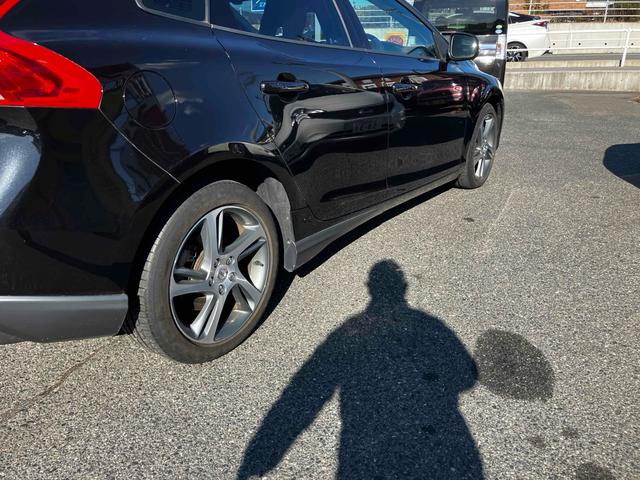 V40 T3 モメンタム 衝突被害軽減システム レーンアシスト パワーシート 前後ドライブレコーダー ETC HDDナビ バックカメラ Bluetooth CD LEDヘッドライト スマートキー オートエアコン AW17インチ(36枚目)