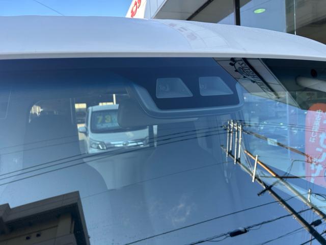 スマートアシスト付いています♪　衝突軽減装置や車線逸脱警報装置など付いていますので安全ですね♪