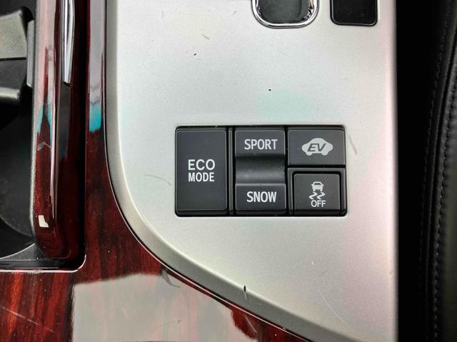 クラウンハイブリッド Ｇパッケージ　ワーク２０インチ特注アルミホイール　車高調　サンルーフ　黒革　ＴＶナビキ　シートヒーター　シートエアコン　ＥＴＣ　バックカメラ　クリアランスソナー　オートクルーズコントロール　パワーシート（11枚目）