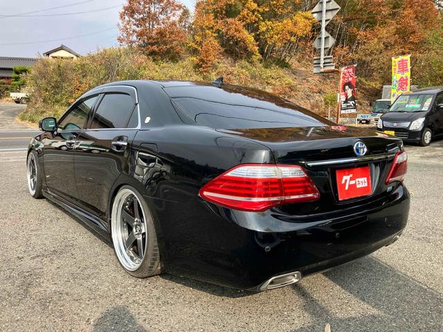 クラウンハイブリッド Ｇパッケージ　ワーク２０インチ特注アルミホイール　車高調　サンルーフ　黒革　ＴＶナビキ　シートヒーター　シートエアコン　ＥＴＣ　バックカメラ　クリアランスソナー　オートクルーズコントロール　パワーシート（18枚目）
